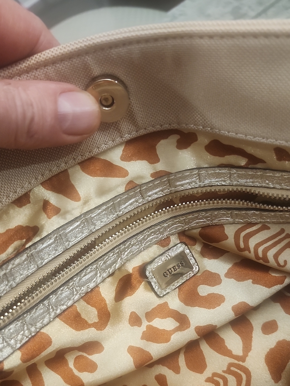Guess Vintage Mixed Media Shoulder Tote Logo Bag - Picture 11 of 13
